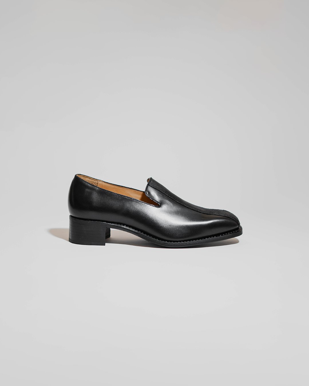 PEDESTRIAN Loafer. Black. Men