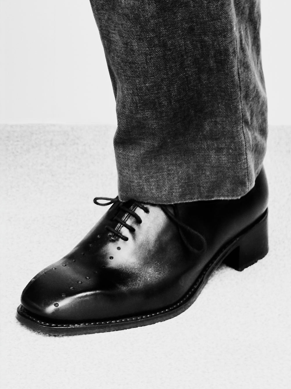 PEDESTRIAN Brogue Oxford. Black. Women