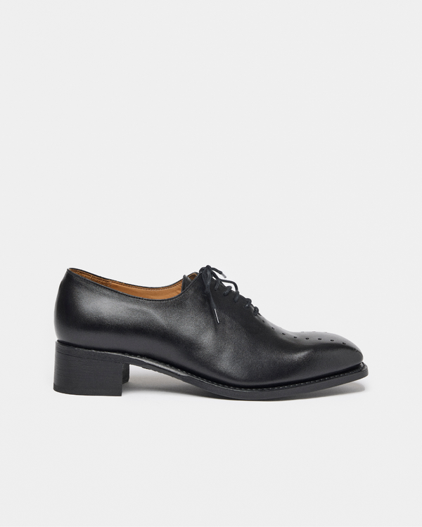 PEDESTRIAN Brogue Oxford. Black. Men