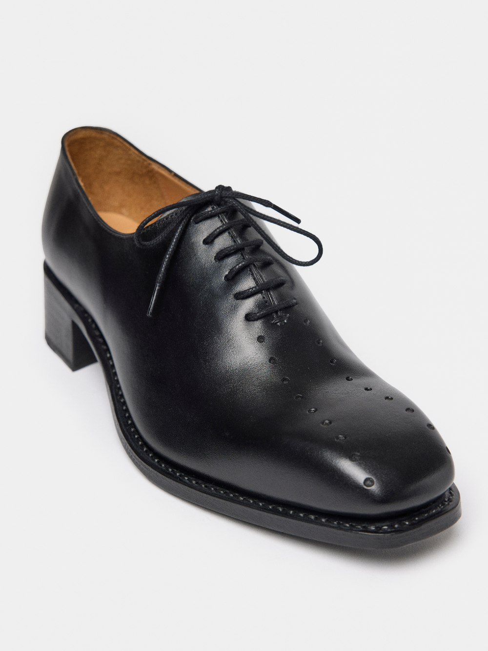 PEDESTRIAN Brogue Oxford. Black. Men