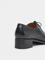 PEDESTRIAN Brogue Oxford. Black. Men
