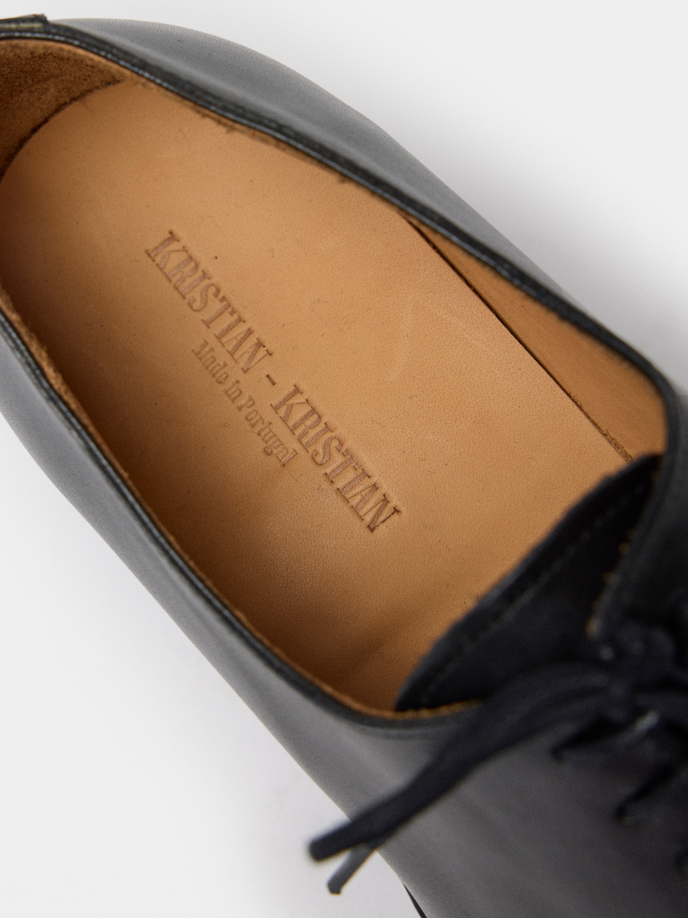 PEDESTRIAN Brogue Oxford. Black. Women