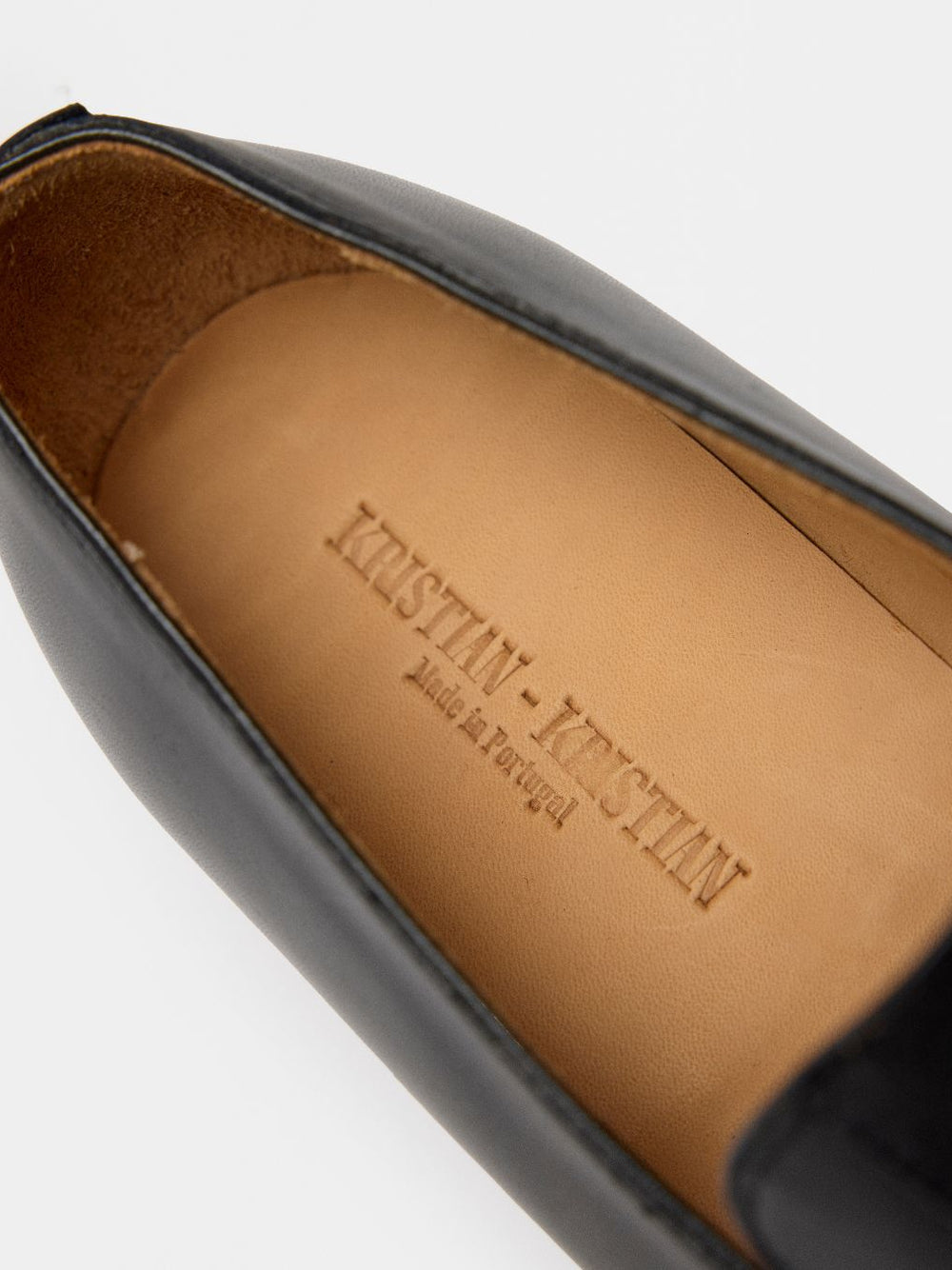 PEDESTRIAN Loafer. Black. Women