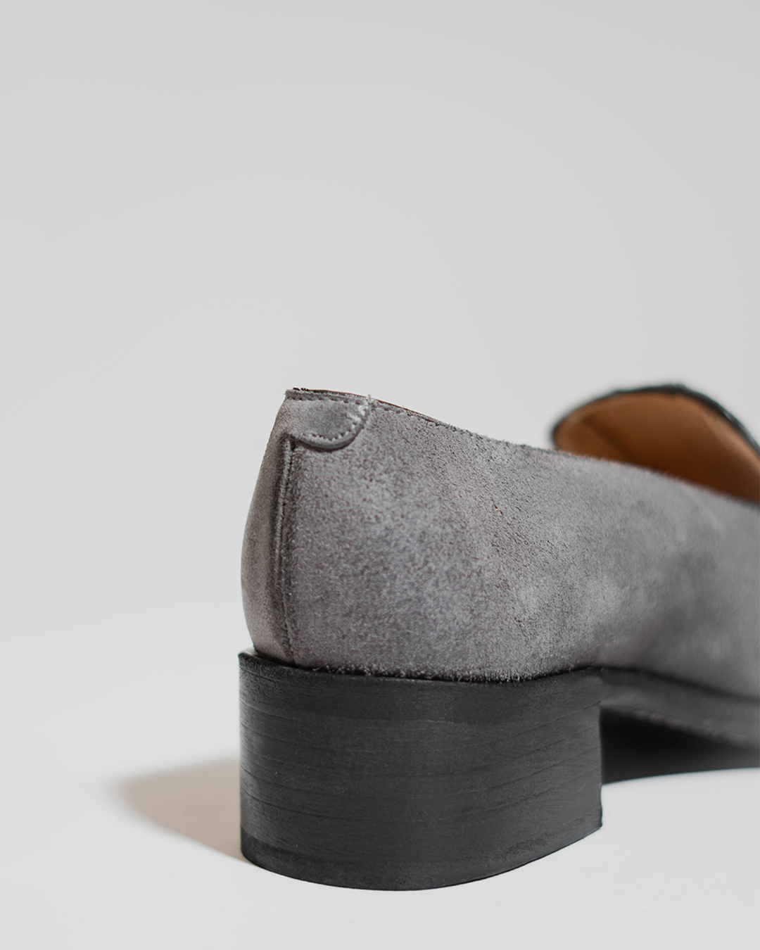 PEDESTRIAN Loafer. Grey. Women.