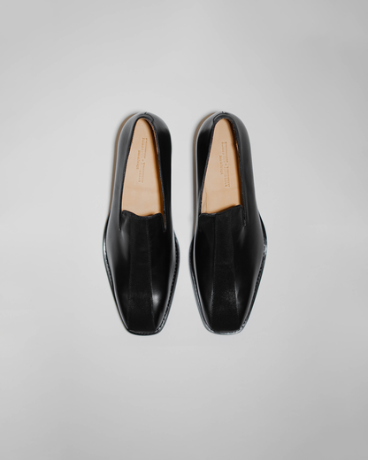 PEDESTRIAN Loafer. Black. Men